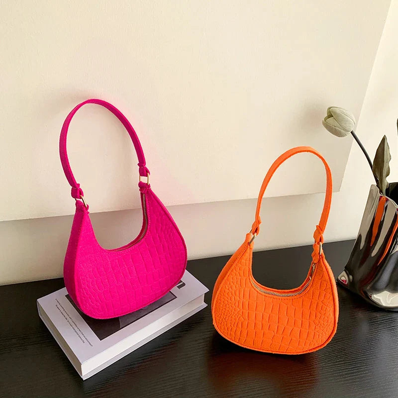 Sac à bandoulière en feutre en forme de demi-lune