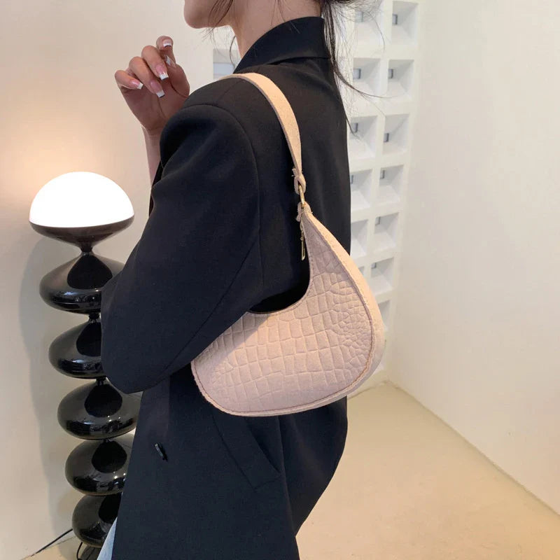 Sac à bandoulière en feutre en forme de demi-lune