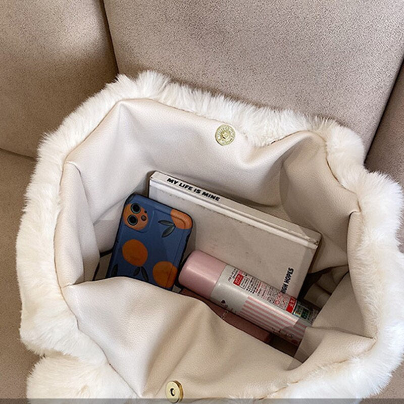 Sac à main en peluche Nina - Sac à main confortable et hivernal pour femmes