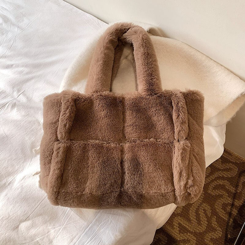Sac à main en peluche Nina - Sac à main confortable et hivernal pour femmes