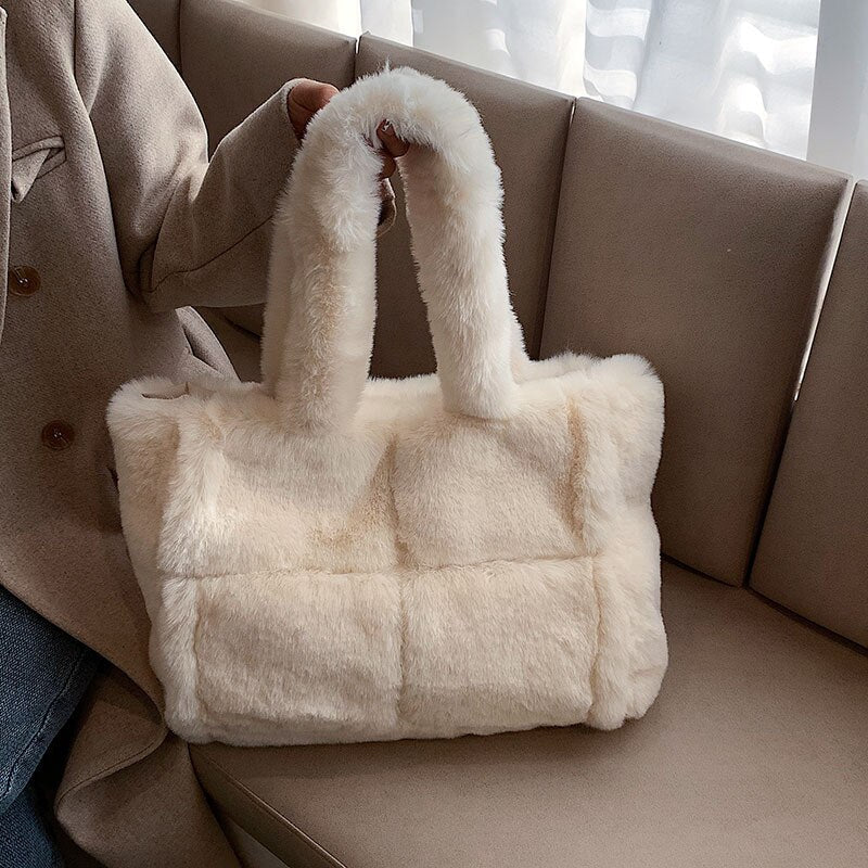 Sac à main en peluche Nina - Sac à main confortable et hivernal pour femmes