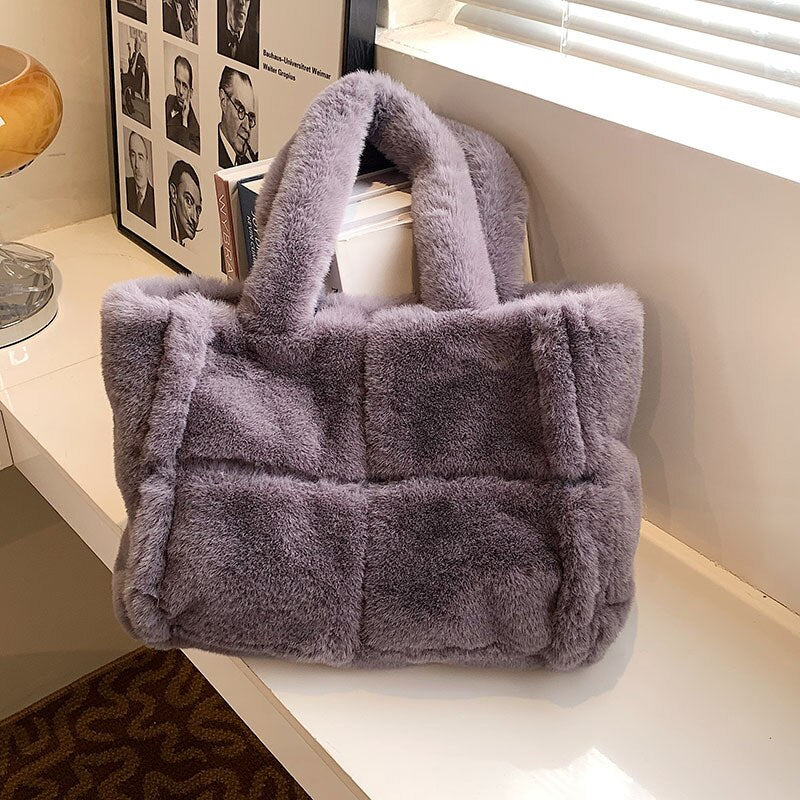Sac à main en peluche Nina - Sac à main confortable et hivernal pour femmes