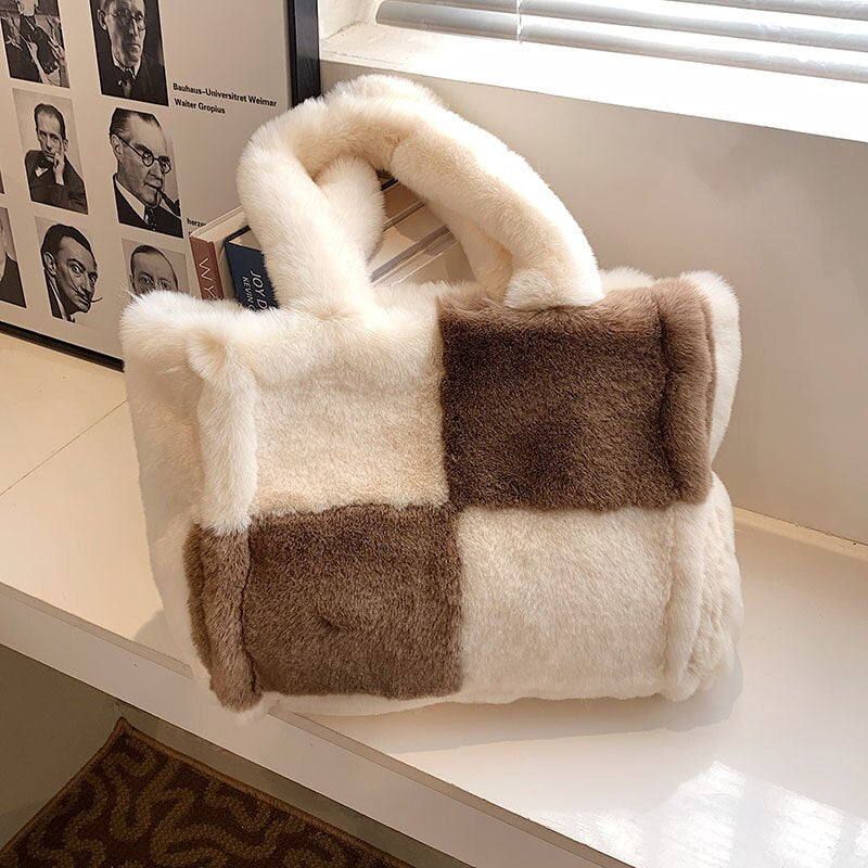 Sac à main en peluche Nina - Sac à main confortable et hivernal pour femmes