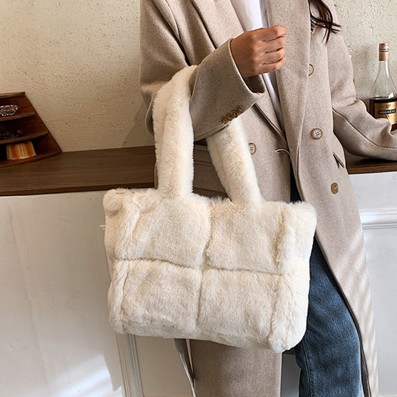 Sac à main en peluche Nina - Sac à main confortable et hivernal pour femmes