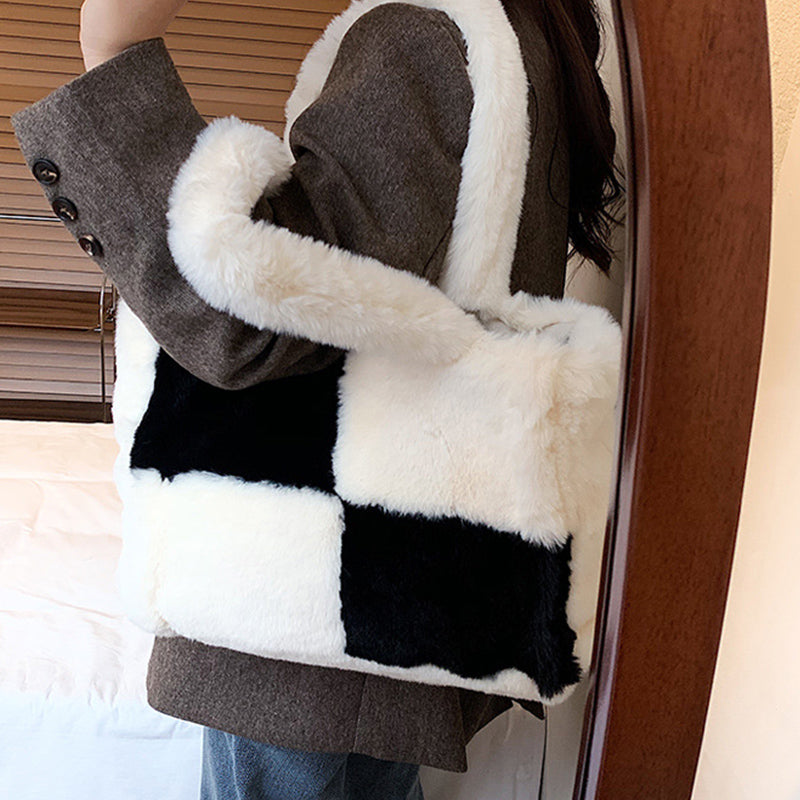 Sac à main en peluche Nina - Sac à main confortable et hivernal pour femmes