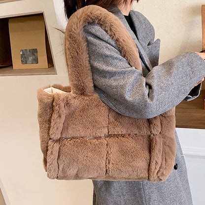 Sac à main en peluche Nina - Sac à main confortable et hivernal pour femmes