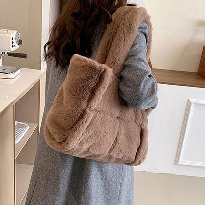 Sac à main en peluche Nina - Sac à main confortable et hivernal pour femmes