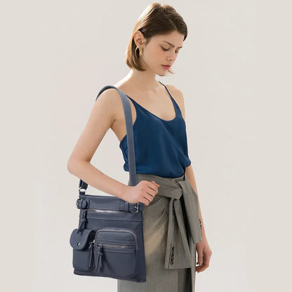 Zara | Sac à bandoulière en cuir souple à compartiments multiples.